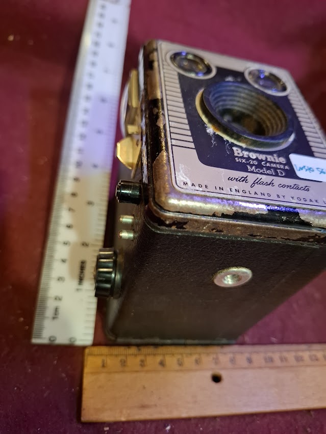 Antique camera - Kodak Brownie six-20 model D [INS10564]