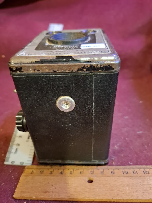 Antique camera - Kodak Brownie six-20 model D [INS10564]