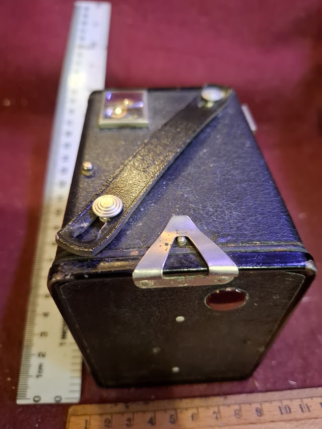 Antique camera - Kodak Brownie six-20 model D [INS10564]