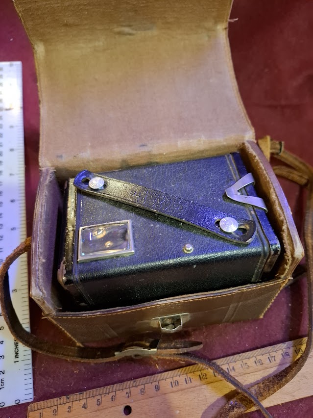 Antique camera - Kodak Brownie six-20 model D [INS10564]