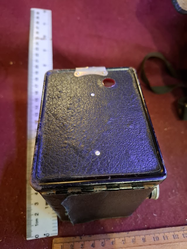 Antique camera - Kodak Brownie D super six-20  [INS10568]