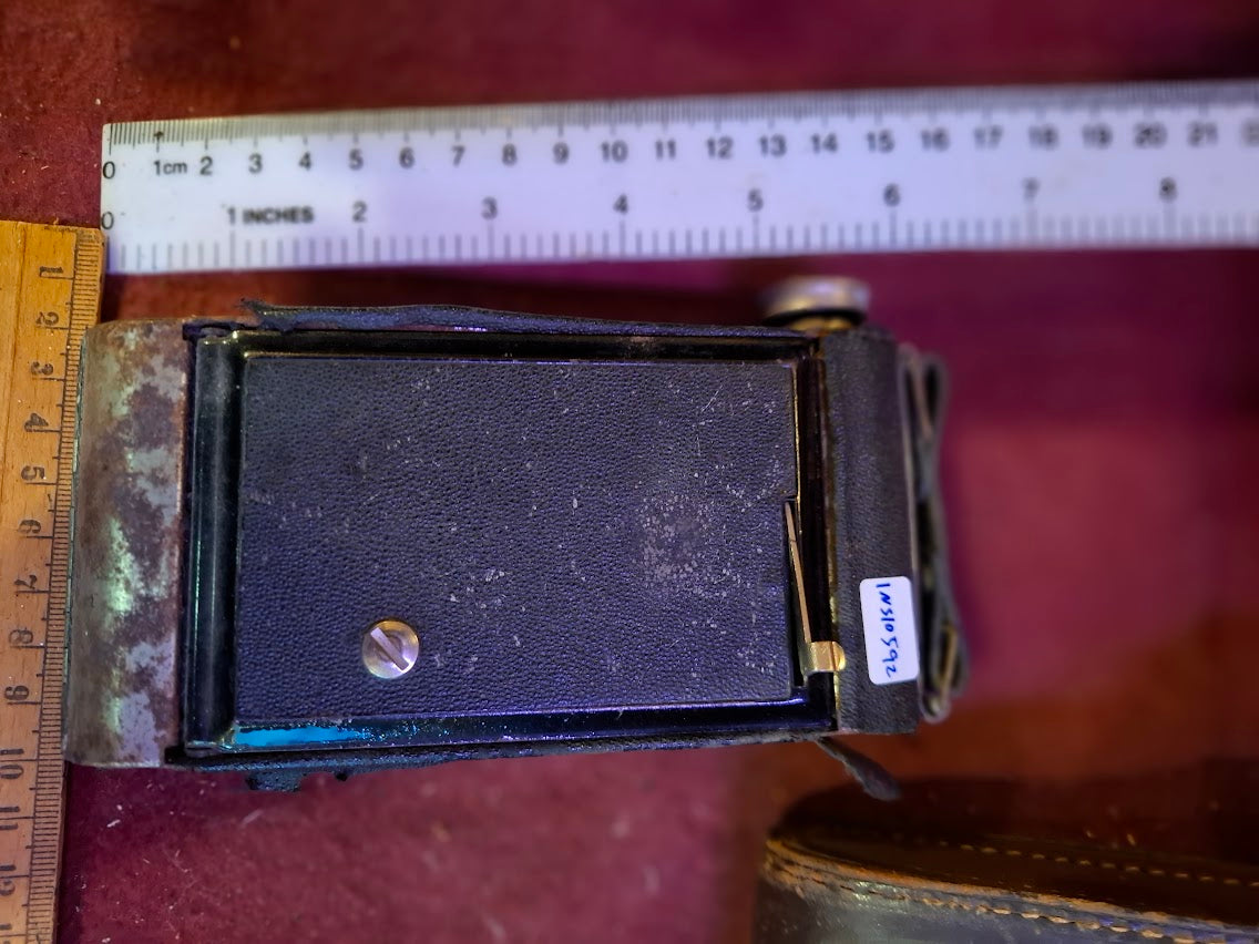 Antique camera - Kodak Folding Brwnie six-20 [INS10592]