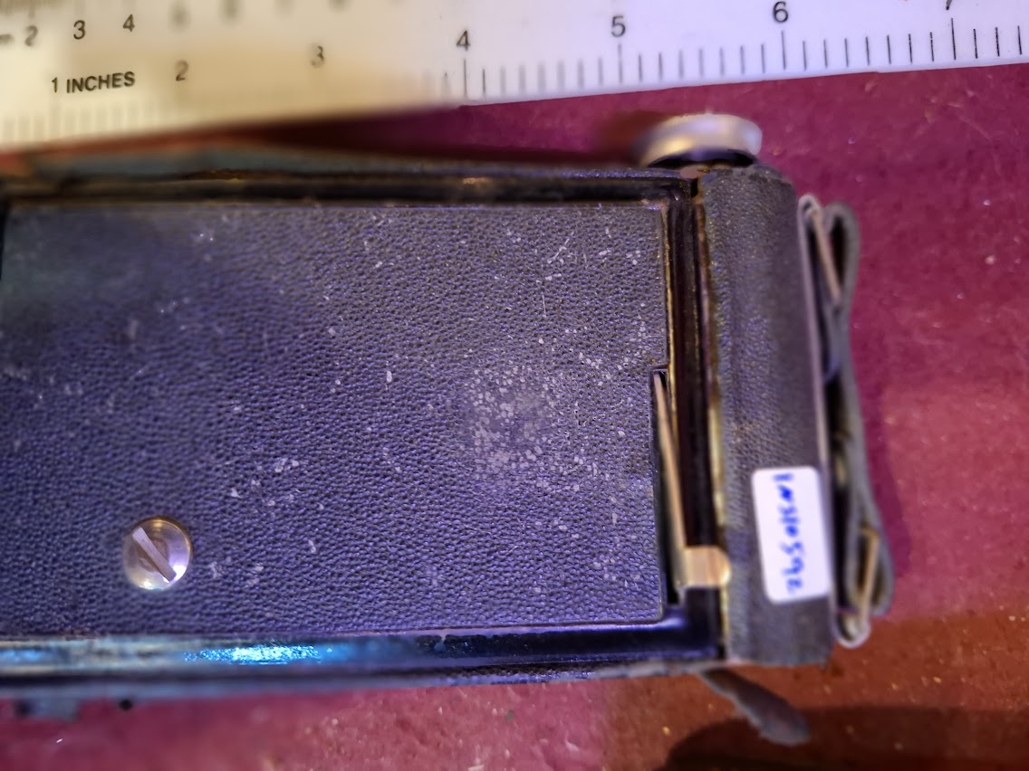 Antique camera - Kodak Folding Brwnie six-20 [INS10592]