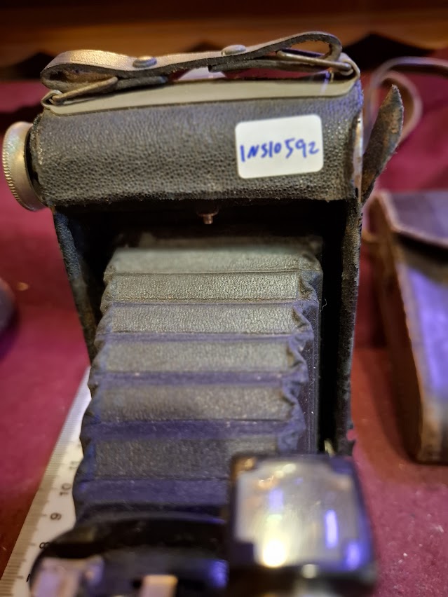 Antique camera - Kodak Folding Brwnie six-20 [INS10592]