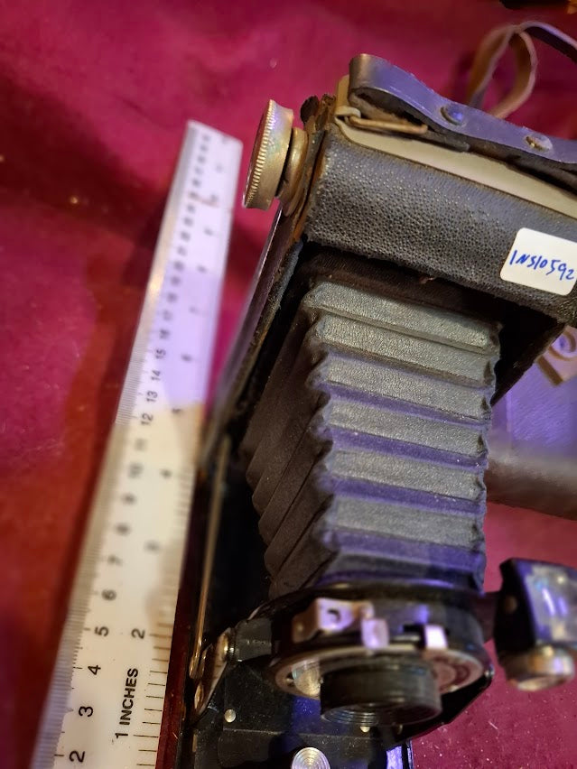 Antique camera - Kodak Folding Brwnie six-20 [INS10592]