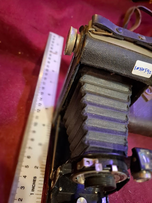 Antique camera - Kodak Folding Brwnie six-20 [INS10592]