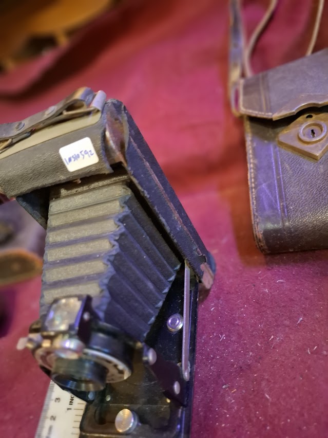 Antique camera - Kodak Folding Brwnie six-20 [INS10592]