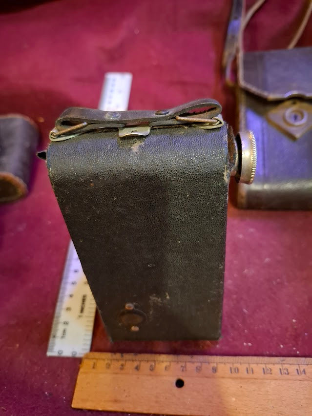 Antique camera - Kodak Folding Brwnie six-20 [INS10592]