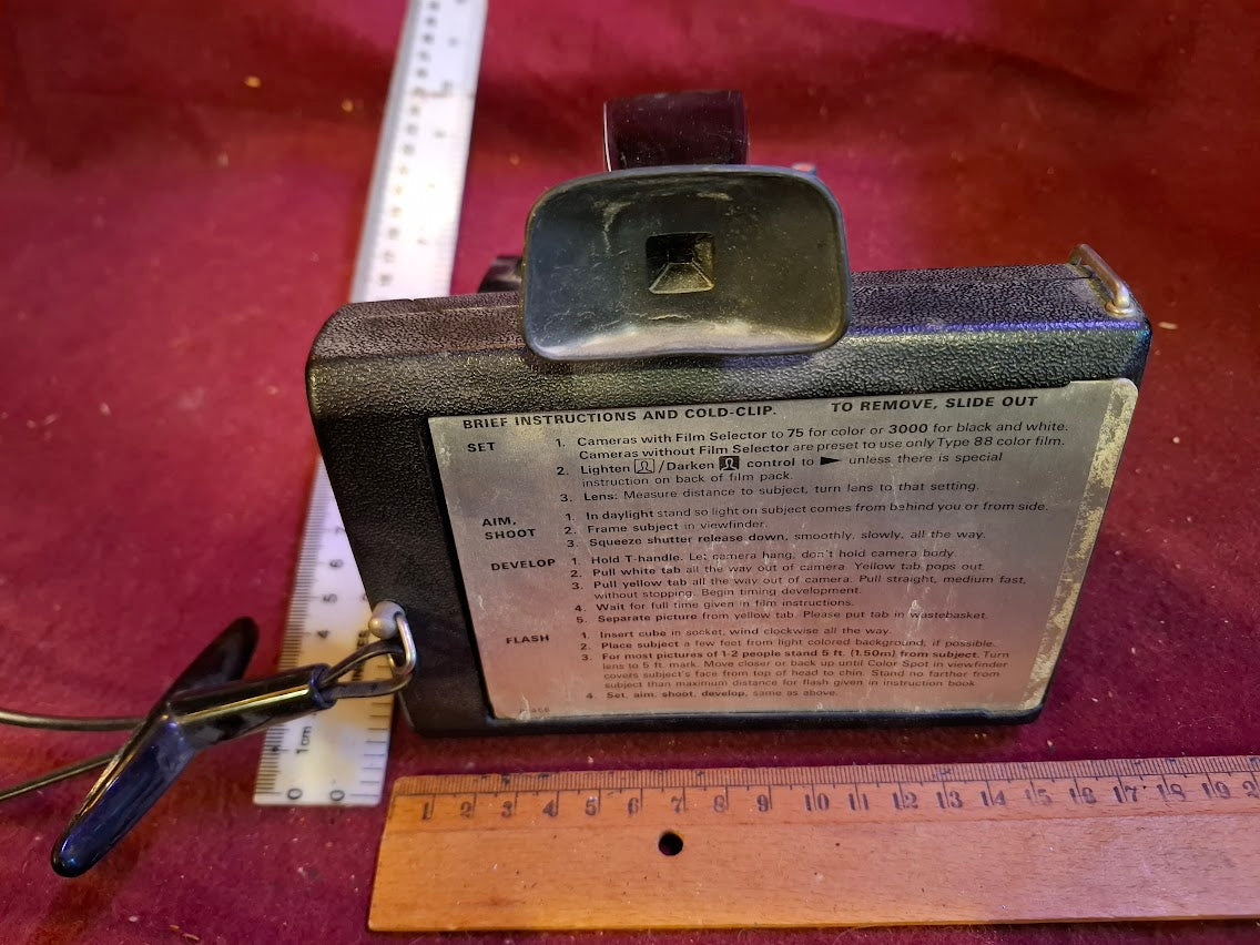 Vintage Polaroid Camera [INS10601]
