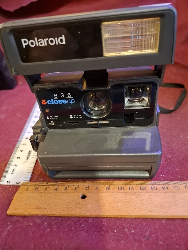 Vintage Polaroid Camera [INS10609]