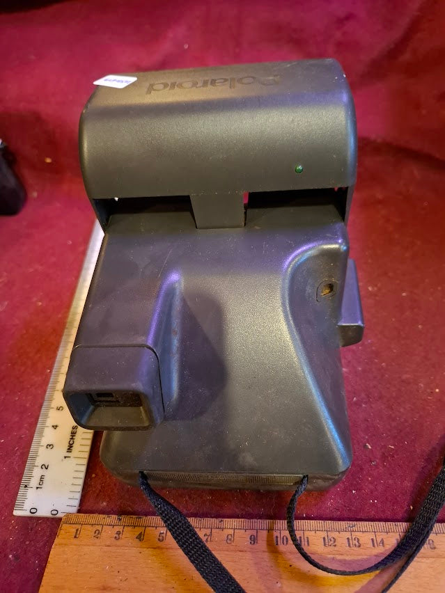 Vintage Polaroid Camera [INS10609]