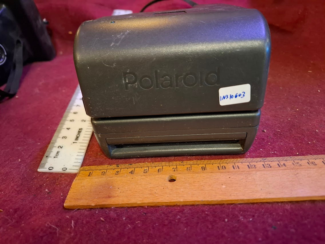 Vintage Polaroid Camera [INS10603]