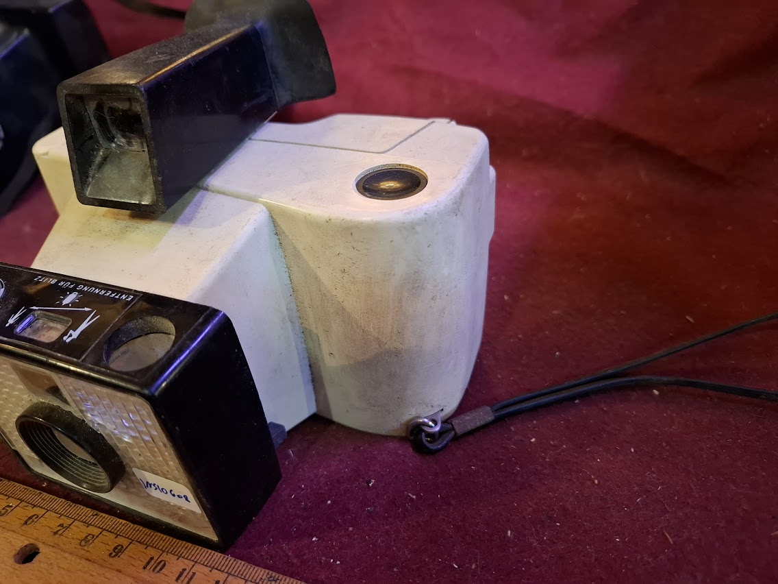 Vintage Polaroid Camera [INS10608]