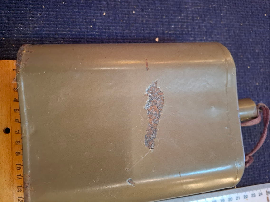Old army water bottle [ARM10146]