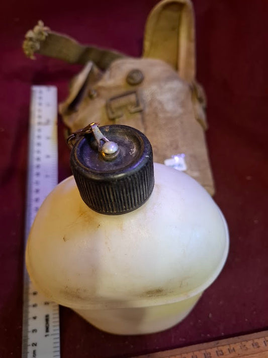 Old Military water bottle [ARM10151]