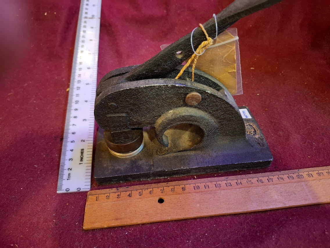 Antique heavy metal stamp punch - Rare [TOL10291]