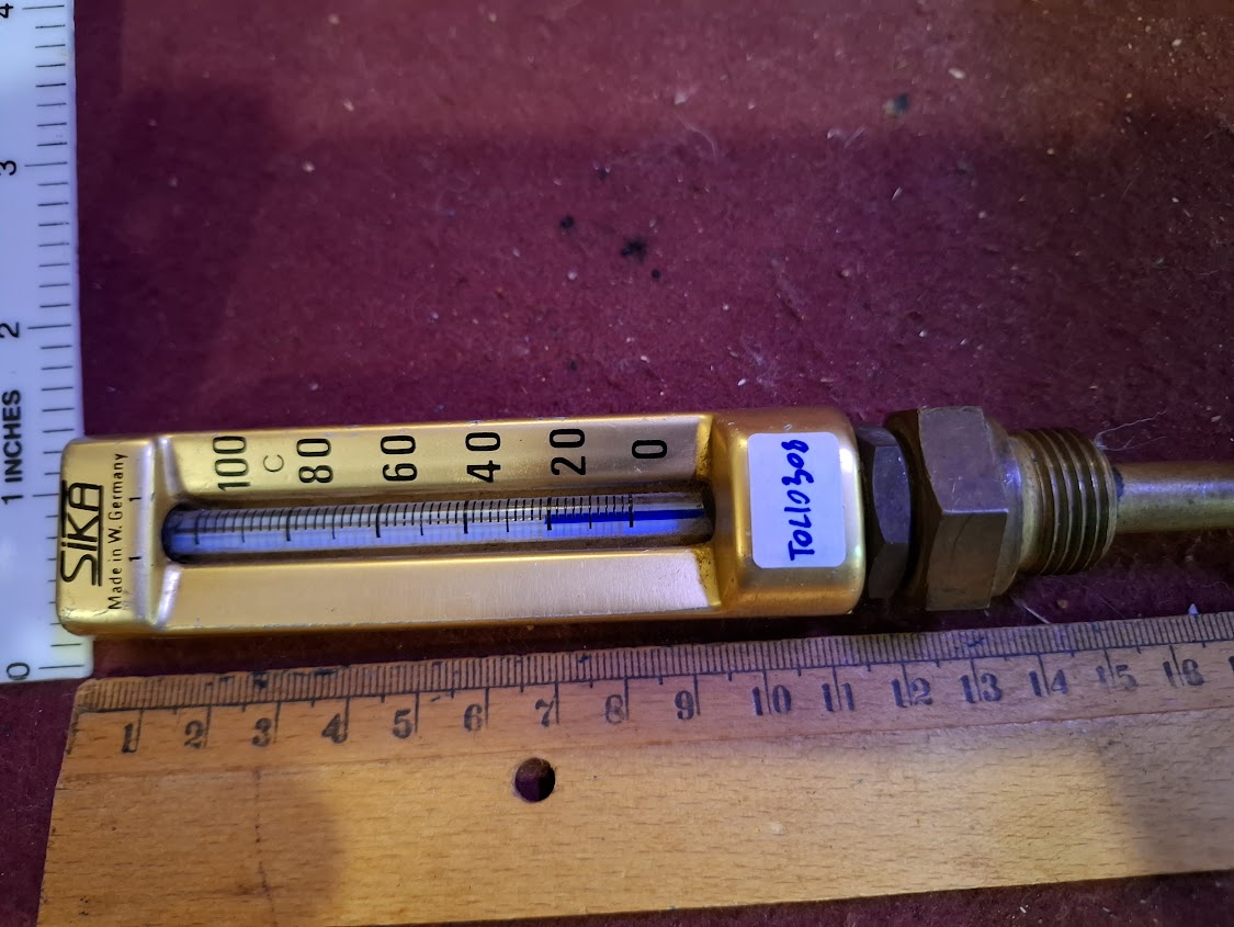 Vintage industrial thermometer [TOL10308]