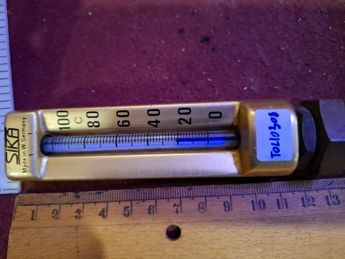 Vintage industrial thermometer [TOL10308]