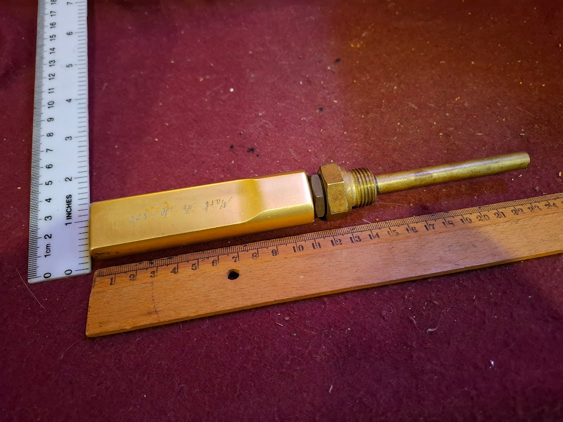 Vintage industrial thermometer [TOL10308]