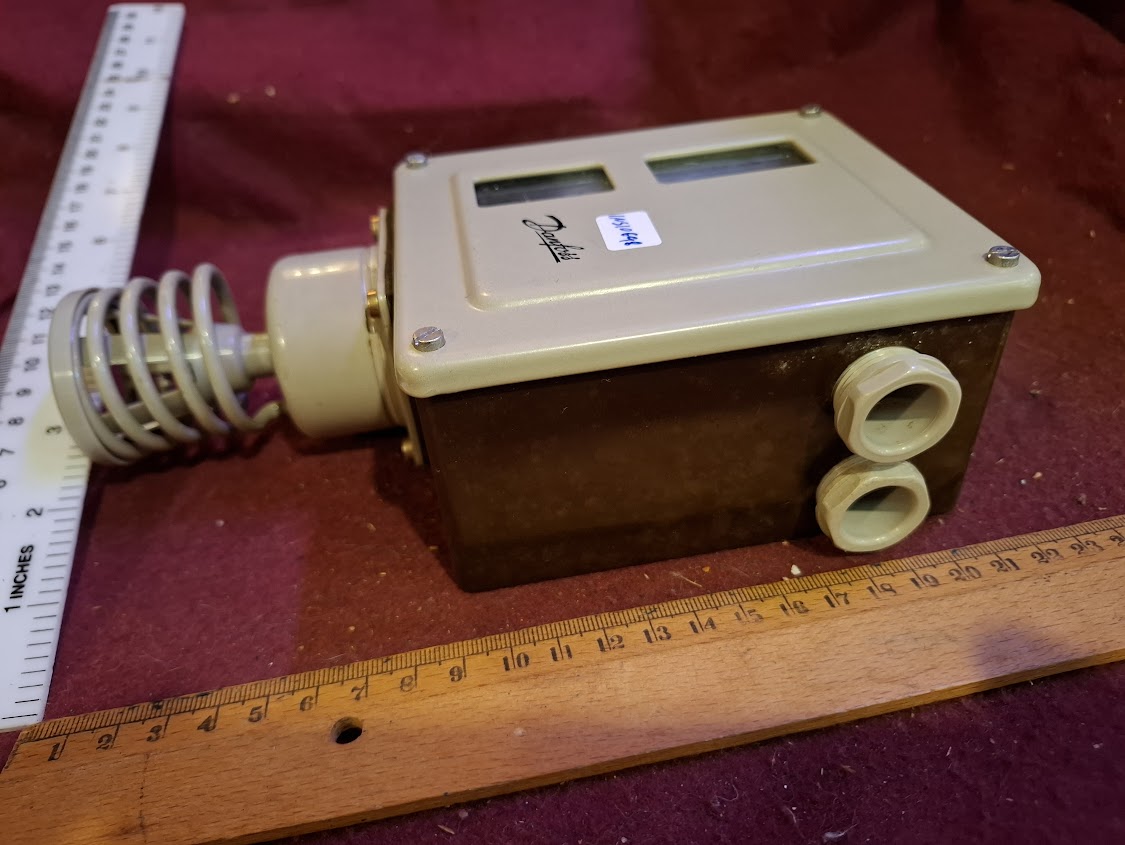 Old Danfoss thermostat [INS10698]