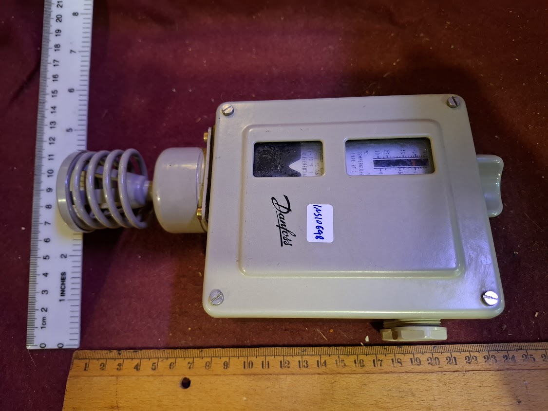 Old Danfoss thermostat [INS10698]