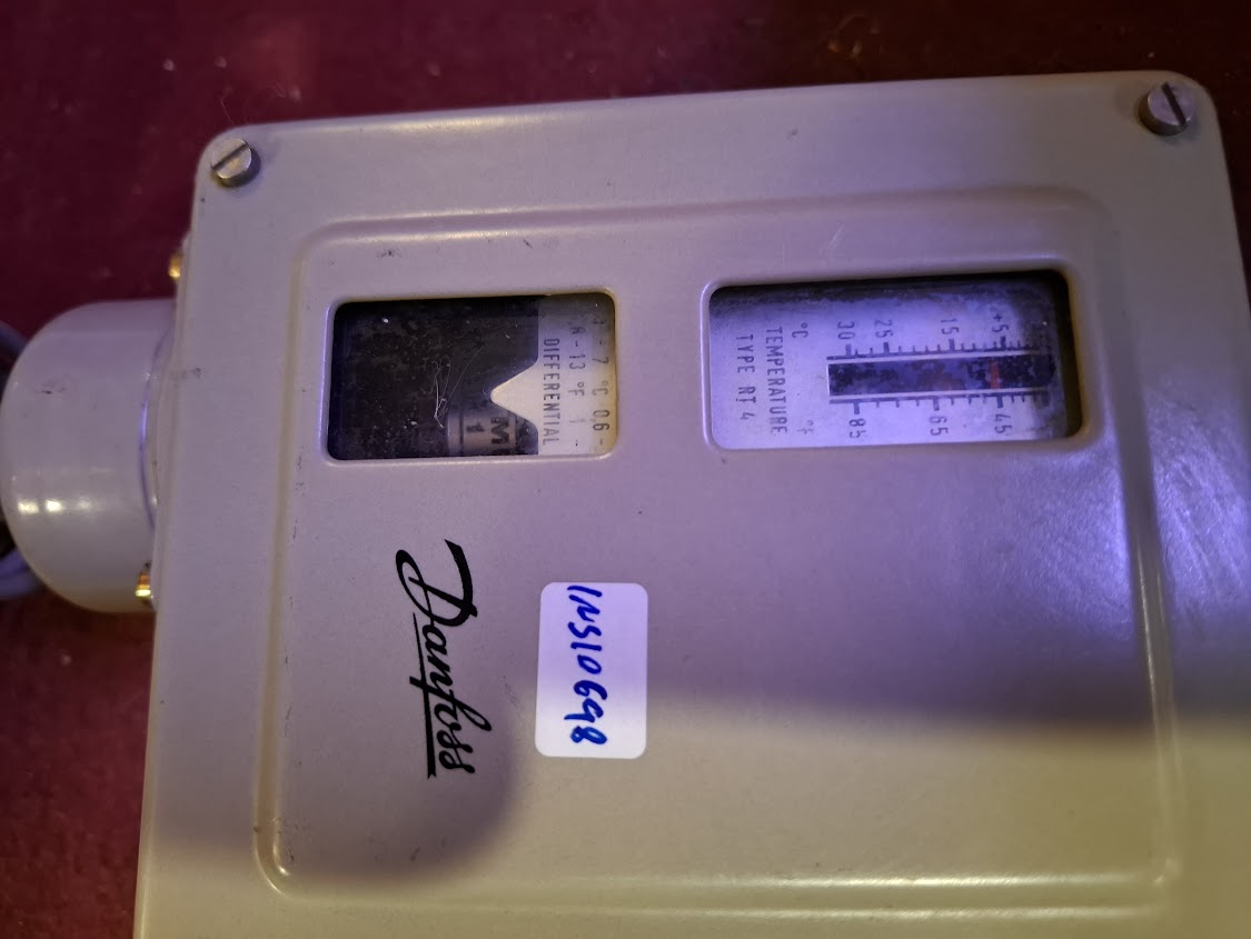 Old Danfoss thermostat [INS10698]