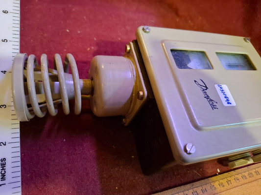 Old Danfoss thermostat [INS10698]