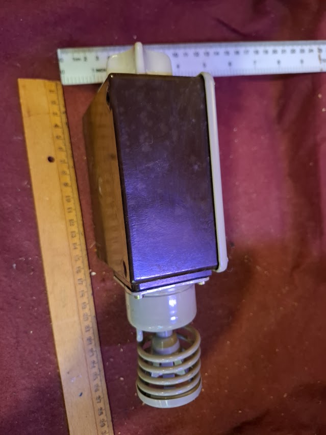 Old Danfoss thermostat [INS10698]