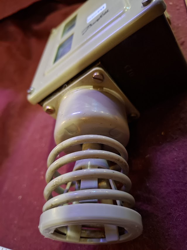 Old Danfoss thermostat [INS10698]