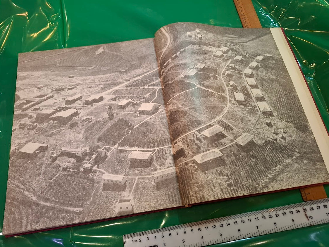 The kibbutz Hebrew book 1964 [BOK10372]