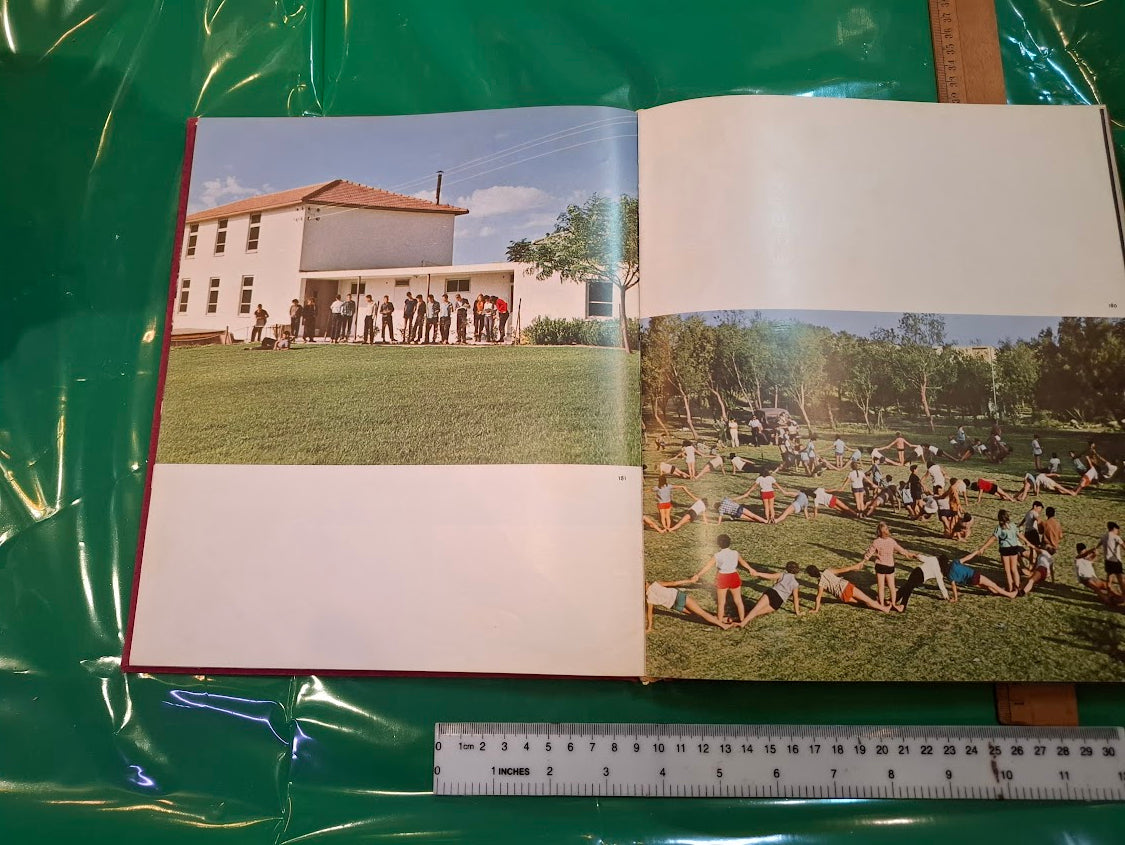 The kibbutz Hebrew book 1964 [BOK10372]