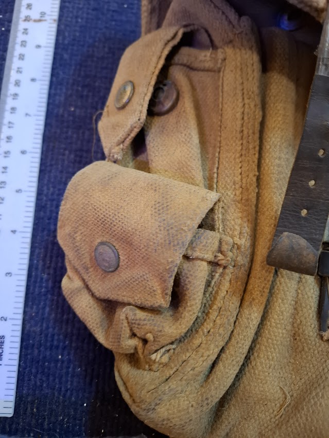 Old Military Pouch [ARM10166]