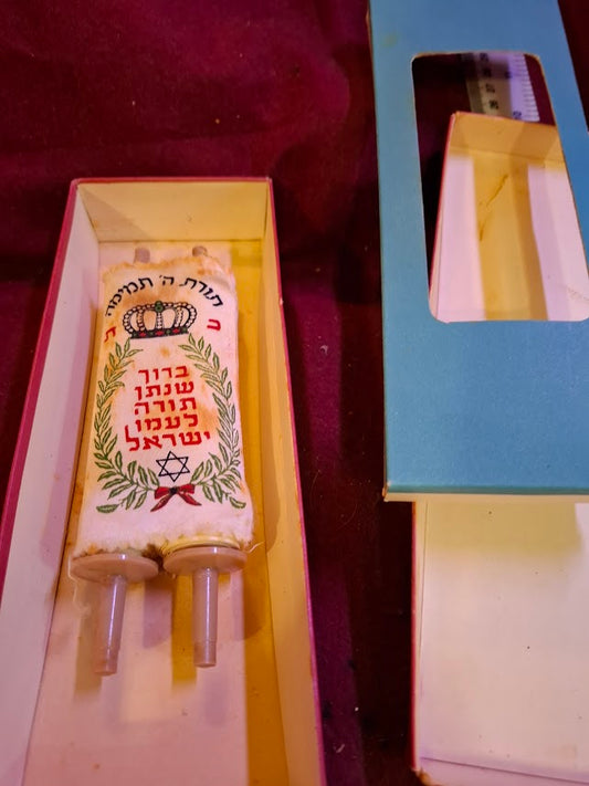 Vintage Israel small Tora scroll in original box [JUD10204]