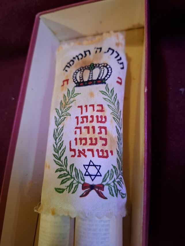 Vintage Israel small Tora scroll in original box [JUD10204]