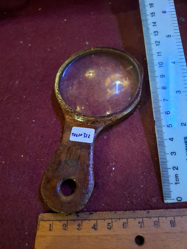 Old magnifying glass [TOL10312]