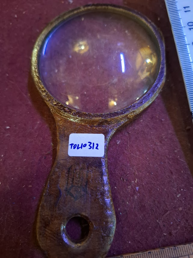 Old magnifying glass [TOL10312]
