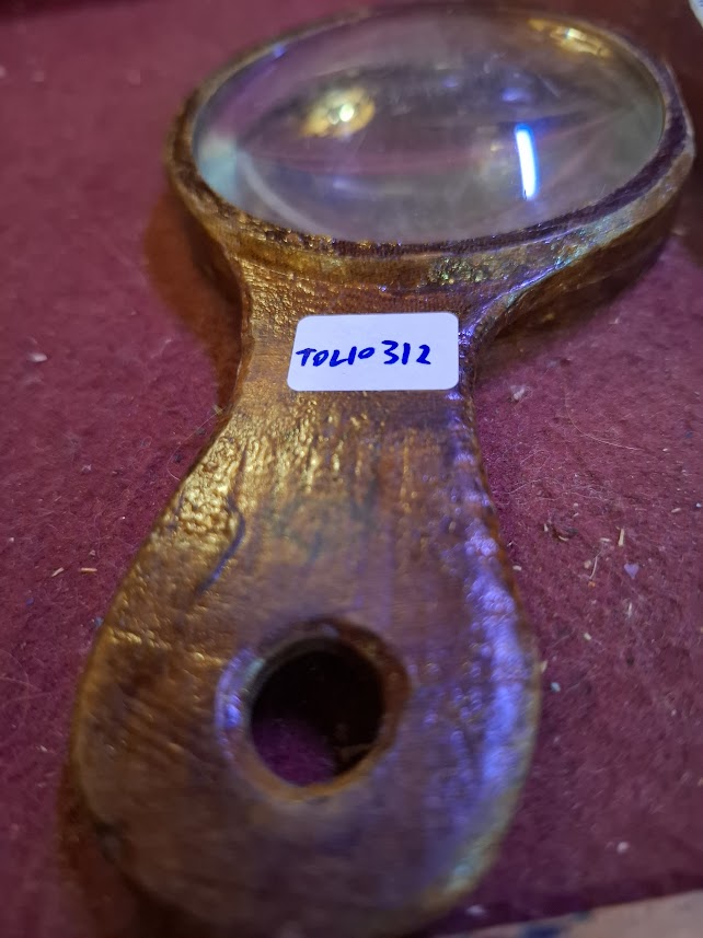 Old magnifying glass [TOL10312]