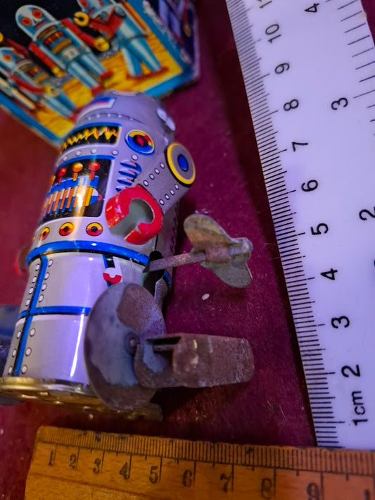 Vintage tin collectable robot [GAM10334]