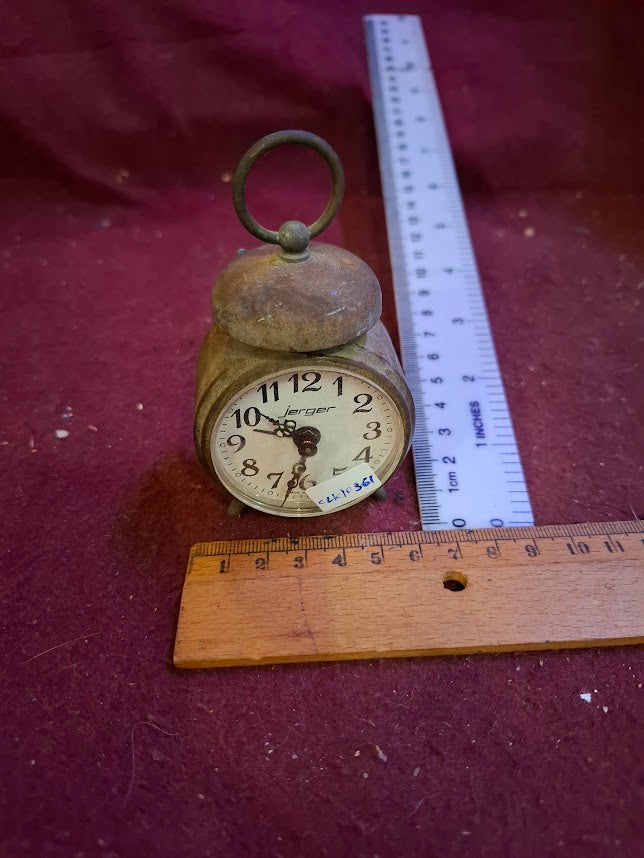 Old mechanical desk clock [CLK10361]