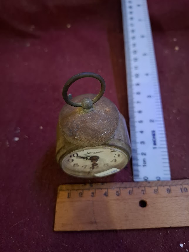 Old mechanical desk clock [CLK10361]