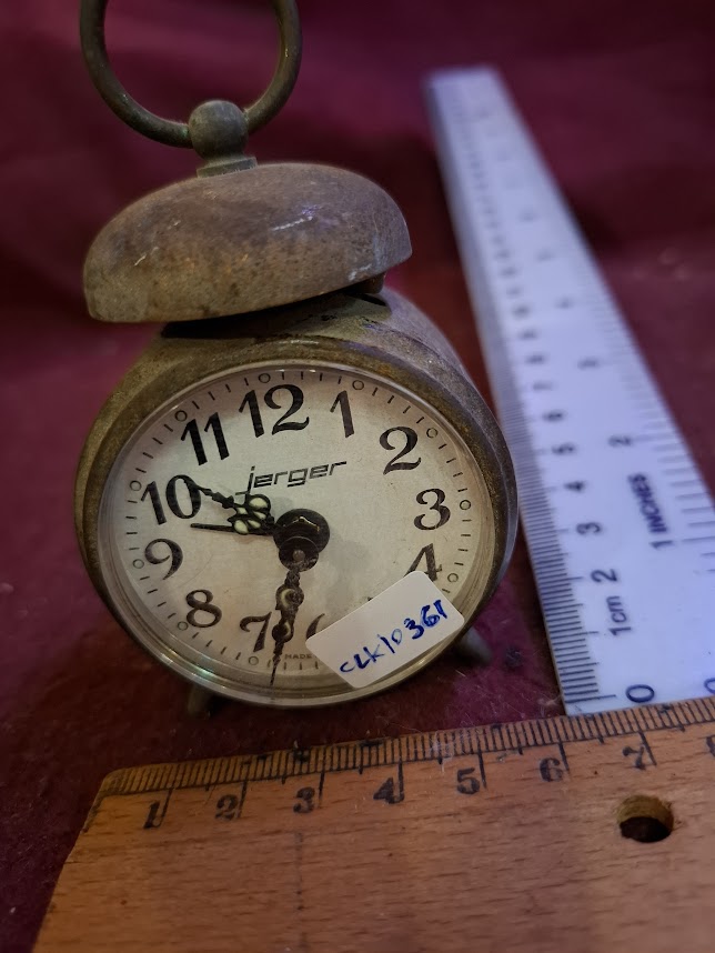 Old mechanical desk clock [CLK10361]