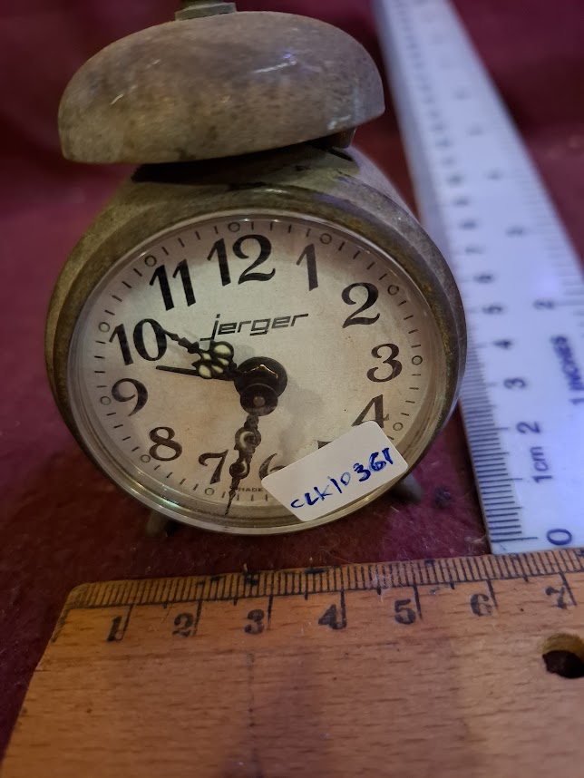 Old mechanical desk clock [CLK10361]