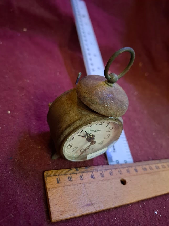 Old mechanical desk clock [CLK10361]