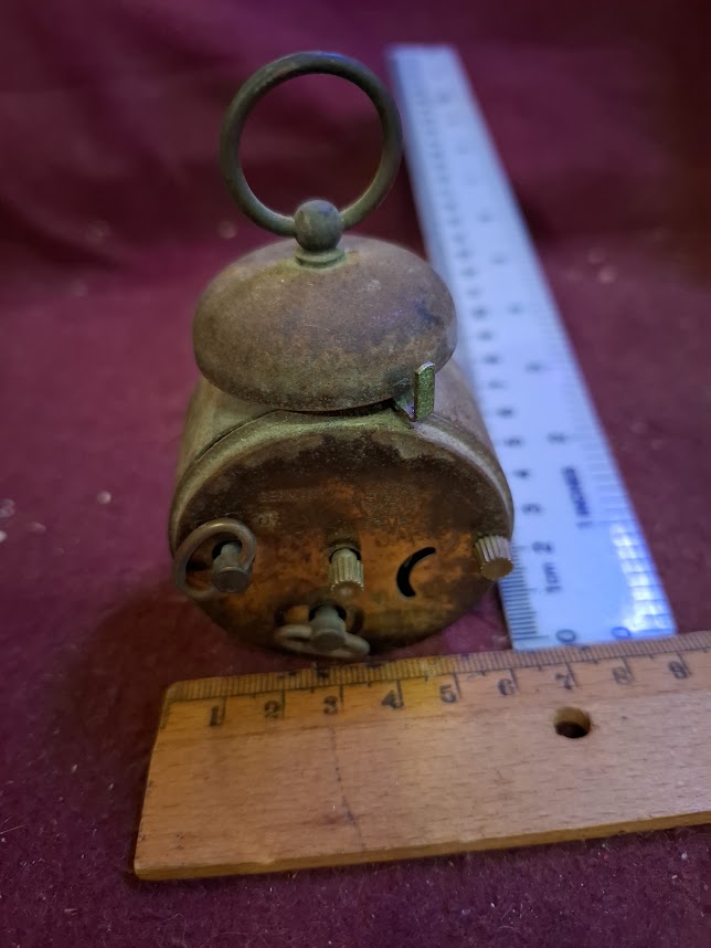 Old mechanical desk clock [CLK10361]
