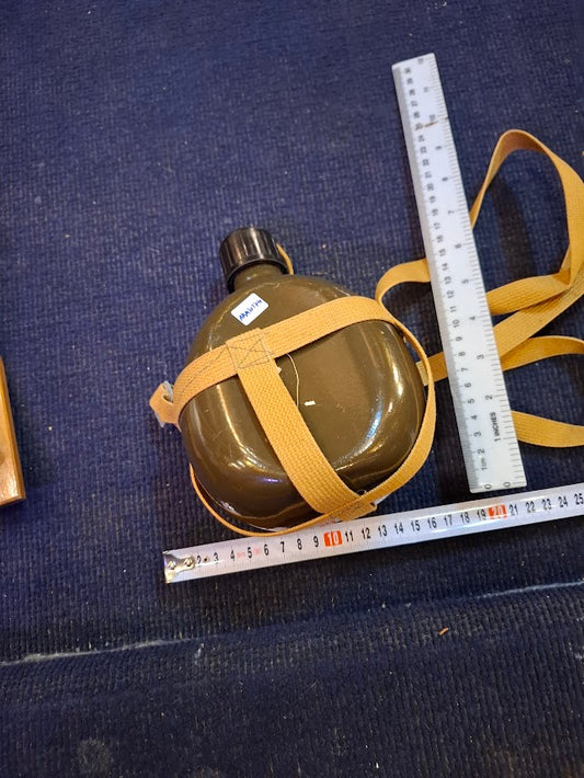 Old army water bottle [ARM10174]