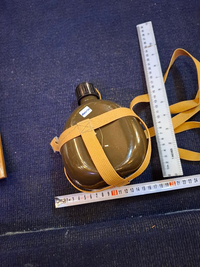 Old army water bottle [ARM10174]