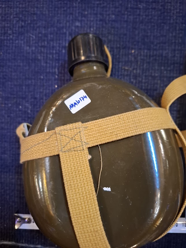 Old army water bottle [ARM10174]