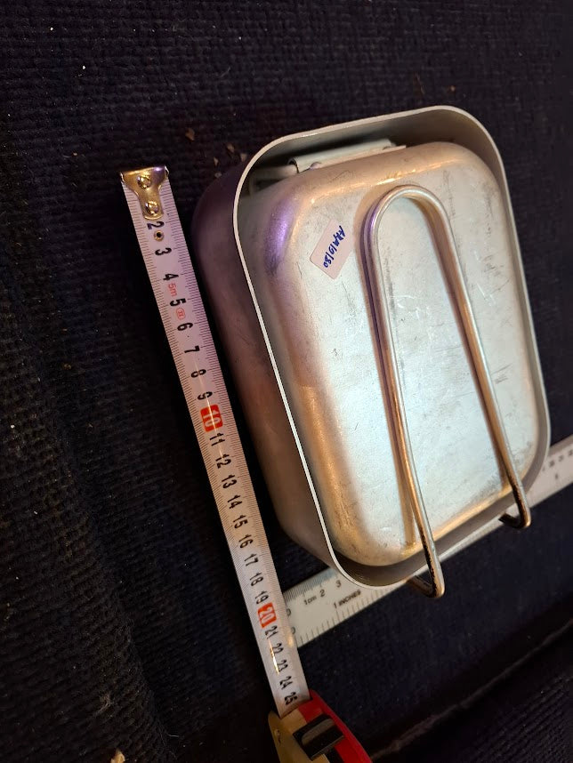 Old armed mess tins x2 [ARM10180]