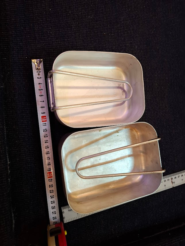 Old armed mess tins x2 [ARM10180]