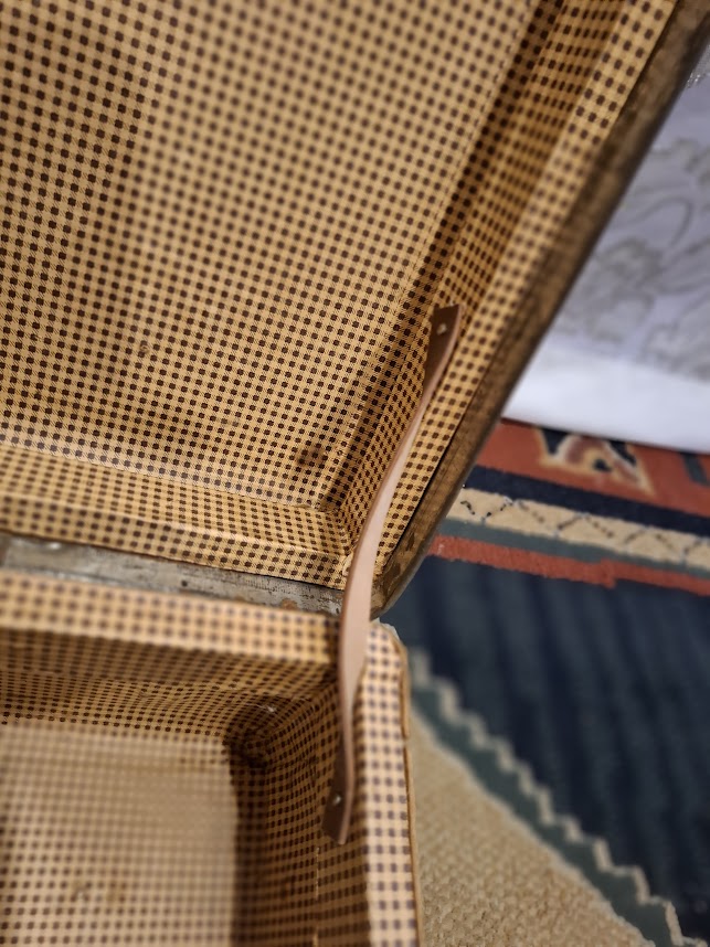 Vintage suitcase [OTH10384]